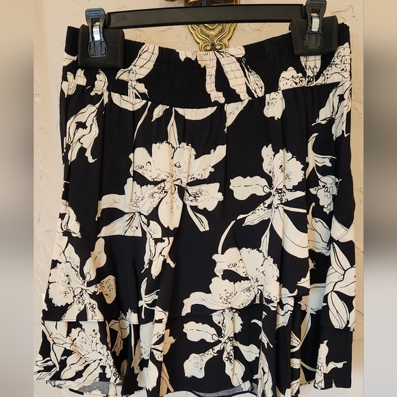 CAbi Isabel Orchid Print Tiered Skirt NWOT - Picture 2 of 7